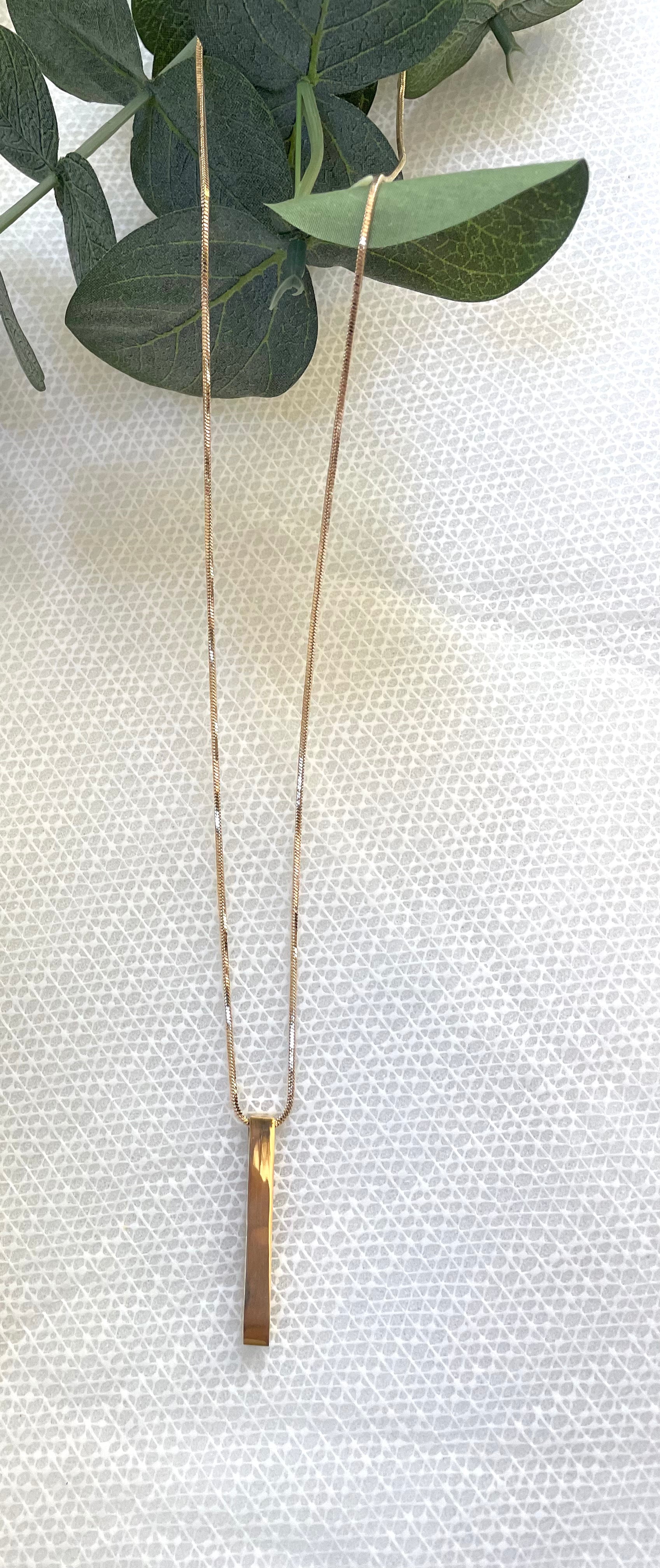 Gold pillar bar necklace deals