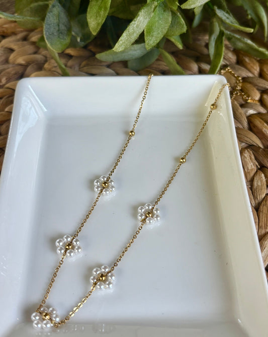 Daisy Pearl Necklace