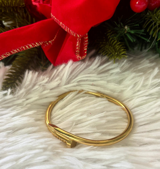 Nail & Heart Bracelet